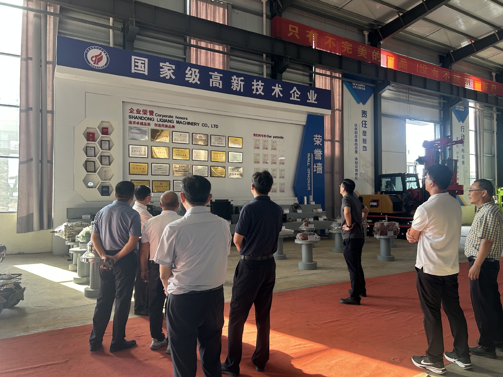 姜屯镇镇长莅临我厂视察指导工作，政企协同共话高质量发展新蓝图